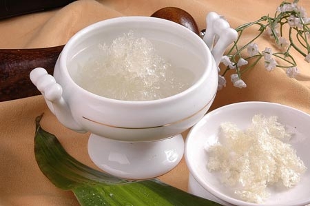 川贝炖燕窝  滋阴润燥之佳品