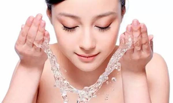 早上不洗脸皮肤更白嫩？ 早晨洗脸有啥禁忌